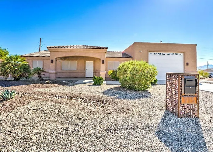 Ferienhaus Havasu Escape: Patio, Pool + Grill! Lake Havasu City