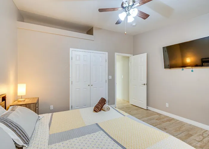 Havasu Escape: Patio, Pool + Grill! Lake Havasu City