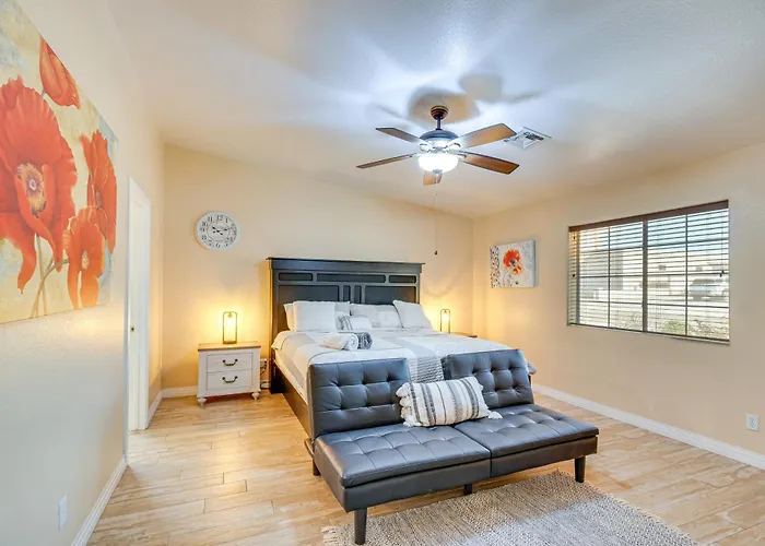 Ferienhaus Havasu Escape: Patio, Pool + Grill! Lake Havasu City