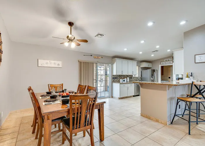 Havasu Escape: Patio, Pool + Grill! Lake Havasu City