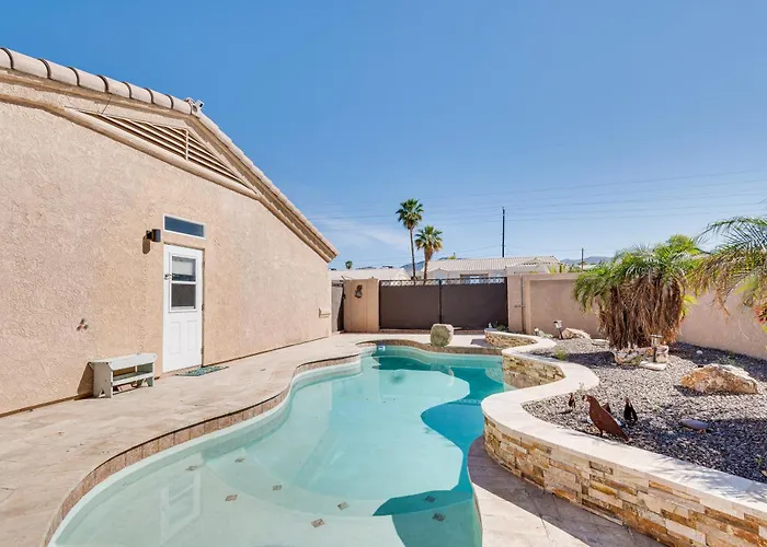 Havasu Escape: Patio, Pool + Grill! Ferienhaus