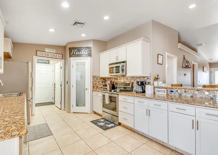 Havasu Escape: Patio, Pool + Grill! * Lake Havasu City