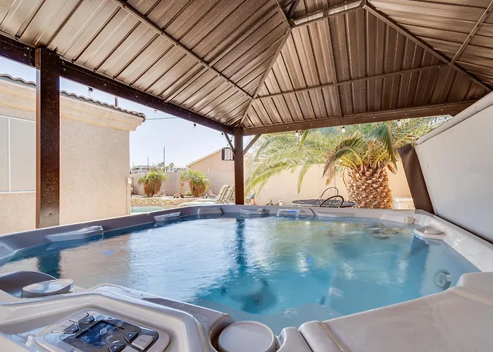 Havasu Escape: Patio, Pool + Grill! Lake Havasu City