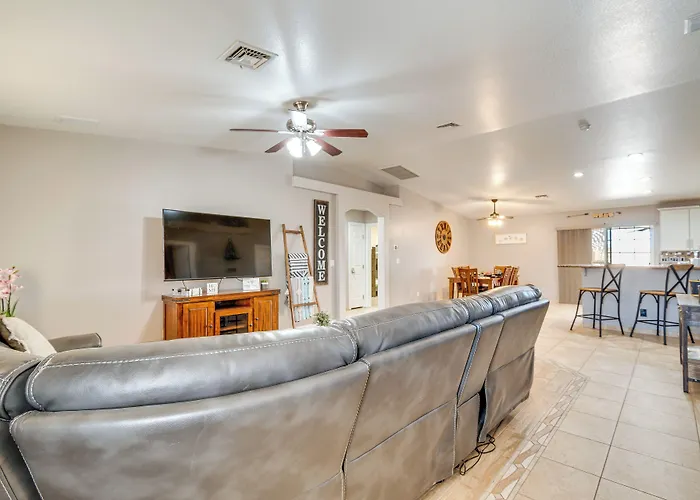 Dom wakacyjny Havasu Escape: Patio, Pool + Grill! Lake Havasu City